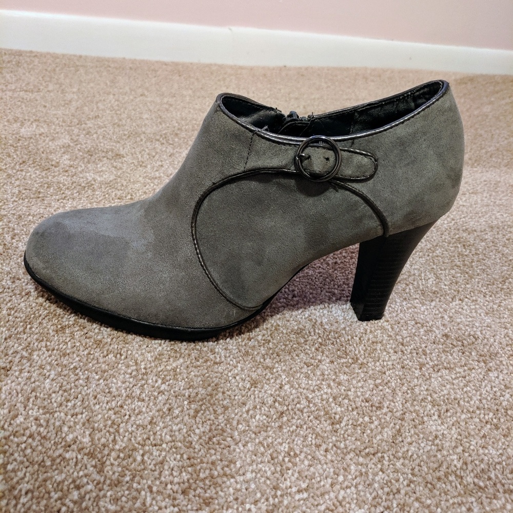 Sole(sense)ability gray suede heeled booties